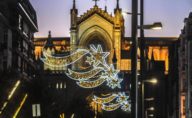 Las luces y el mercado resisten por Navidad