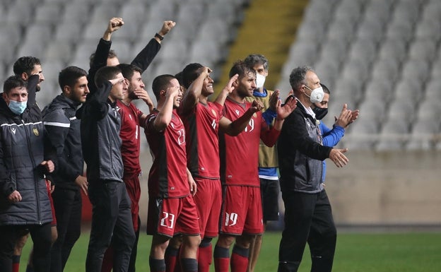 La euforia de Caparrós: «Que pongan el himno de Armenia»