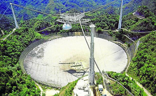 La rotura de dos cables obliga a demoler el histórico radiotelescopio de Arecibo