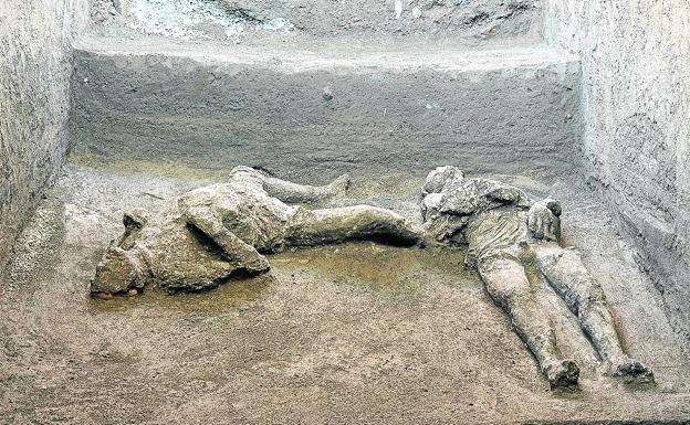 Hallan a dos víctimas de la erupción del Vesubio en Pompeya de hace dos mil años