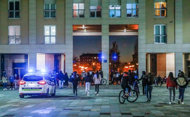 Urtaran niega que haya macroquedadas juveniles para pegarse, pero incrementará la vigilancia policial en Lakua