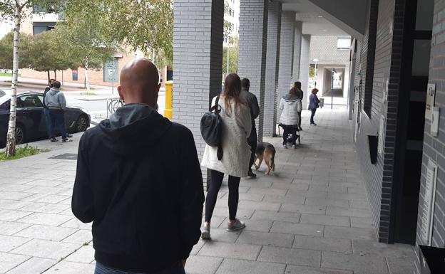 Correos ofrece concertar cita previa en tres oficinas de Vitoria para evitar colas