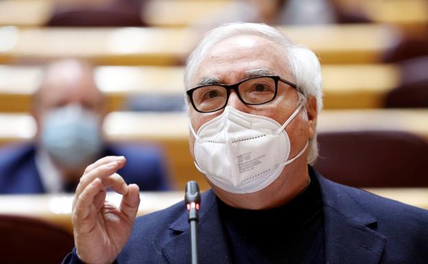 Castells pide a los universitarios que cojan sus apuntes si vuelven a casa