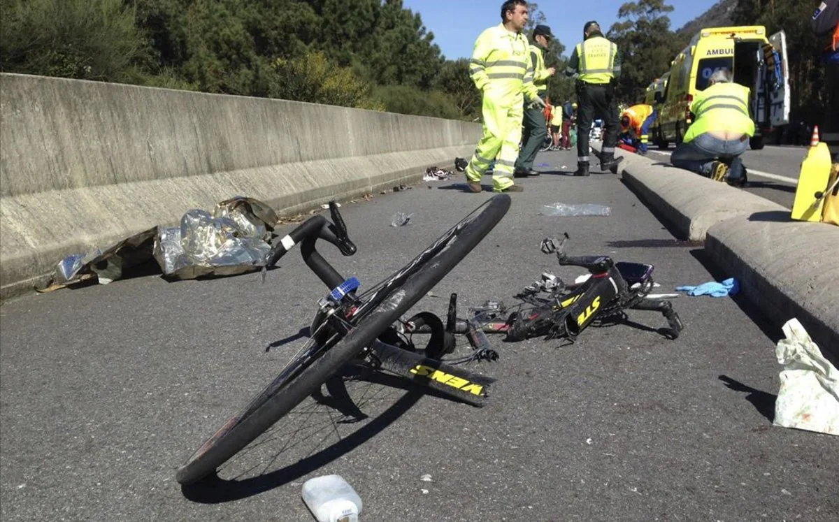 vergüenza mamífero Ganar control Dos ciclistas muertos y uno crítico tras un accidente con un coche en El  Papiol (Barcelona) | El Correo