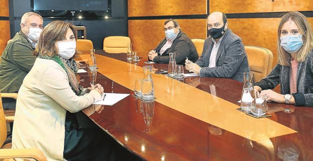 La estrategia de Podemos en favor de pactos de izquierda eleva al máximo la tensión con el PNV