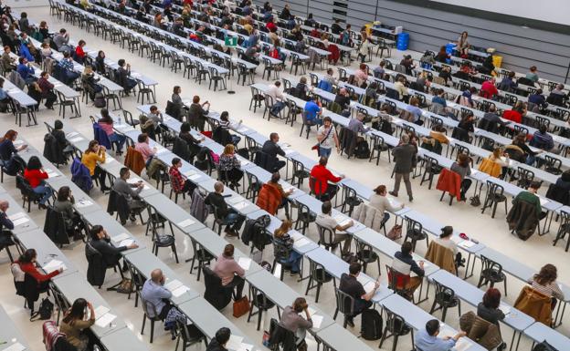 Interinos con 8 años de antigüedad podrían pasar a ser funcionarios con una prueba práctica