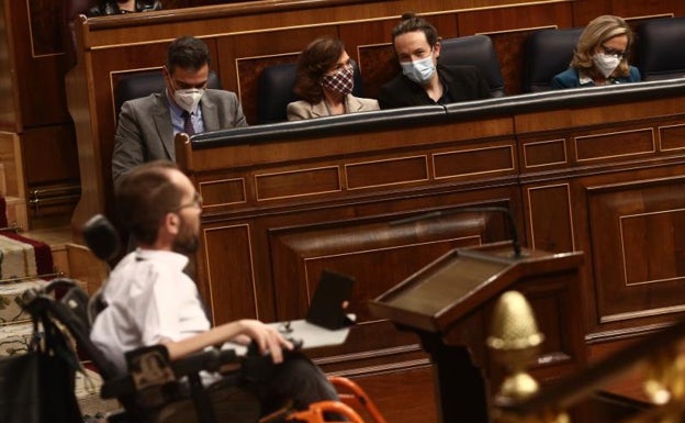 Podemos se une a los nacionalistas en el Congreso para acabar con la «imposición legal» del castellano