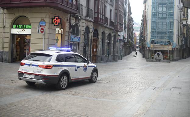 Planta una tienda de campaña en el Casco Viejo de Bilbao y le detienen por tener 250 pastillas tranquilizantes y speed