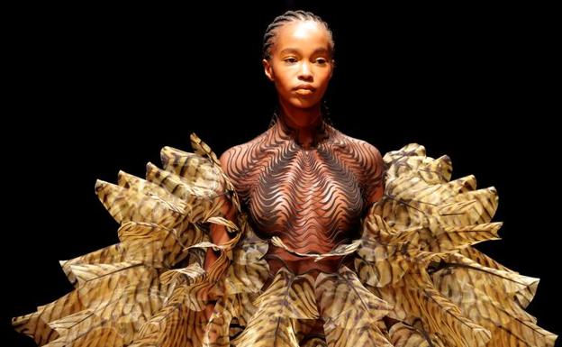 Desfiles sin público y modelos con mascarilla: las mejores fotos del mundo de la moda en su año más difícil