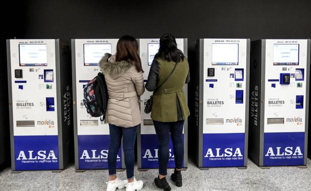 Los pasajeros de la línea Santander-Bilbao paran el autobús porque una persona se negaba a llevar mascarilla