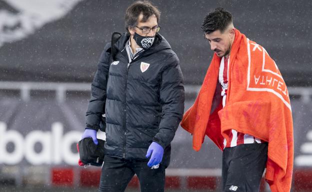Berchiche entrena con normalidad tras irse del campo mareado ante el Celta