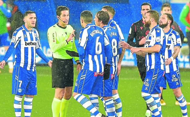 El Alavés presentará un difícil recurso por la roja de Battaglia