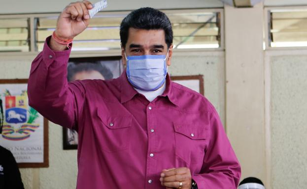 Maduro se queda solo con sus votos