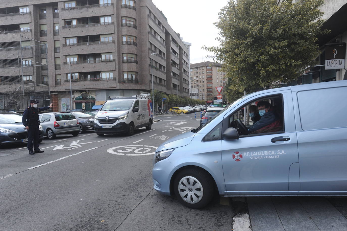 Fallece un vitoriano al caer de un cuarto piso cuando reparaba una ventana