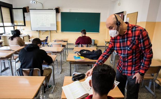 «En clase atiendes mucho mejor que desde casa, te distraes menos y aprendes más»