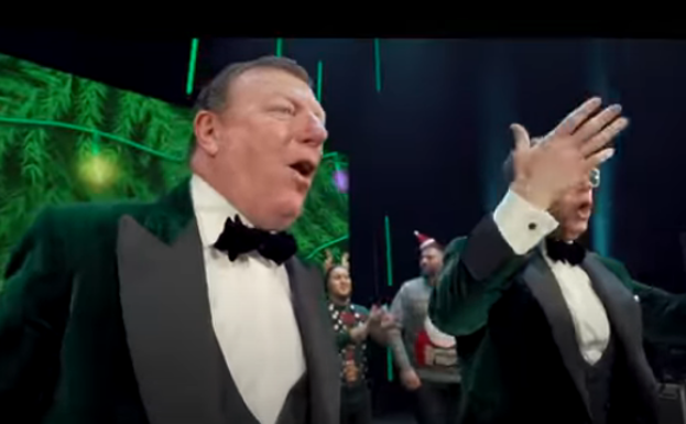 Los Morancos felicitan la Navidad a ritmo de Maluma: «Dile al Covid traca tras, tras, tras»