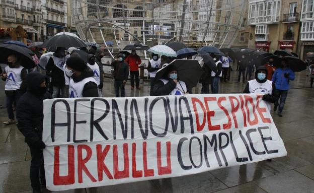 Los trabajadores de Aernnova vuelven a manifestarse en Vitoria: «Las instituciones se están poniendo de perfil»