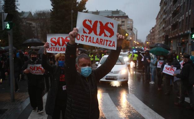 Los bares piden «ayudas reales» respaldados por clientes y taxistas