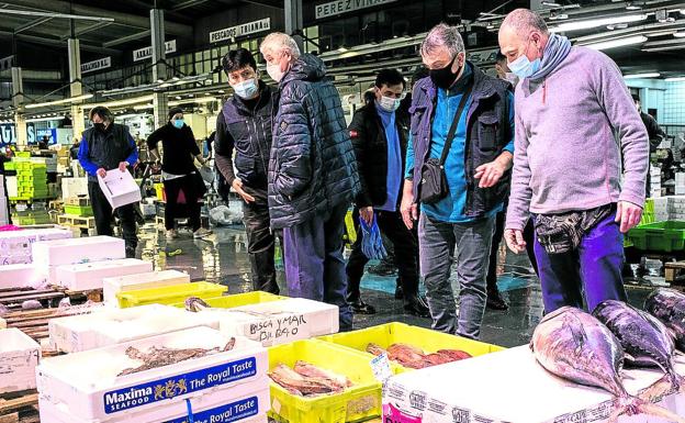 Mercabilbao se prepara para Navidad: «Todo lo que vendo ahora es para hostelería»