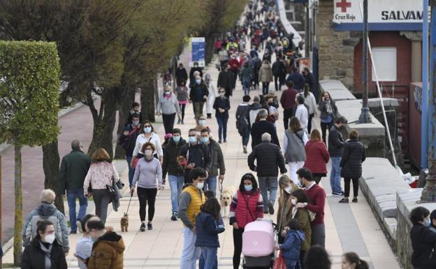 Las zonas costeras de Bizkaia, a tope: «Llevábamos un mes y medio sin ver el mar»