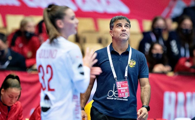 Rusia fulmina al español Ambros Martín, seleccionador femenino, antes de que termine el Europeo