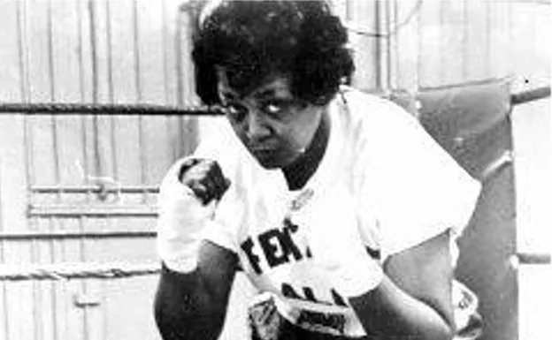 Jackie Tonawanda, exguardaespaldas de Muhammad Ali, logra el reconocimiento de pionera del boxeo femenino