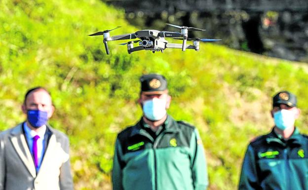 Pistolas y fusiles para neutralizar drones en el aeropuerto de Bilbao