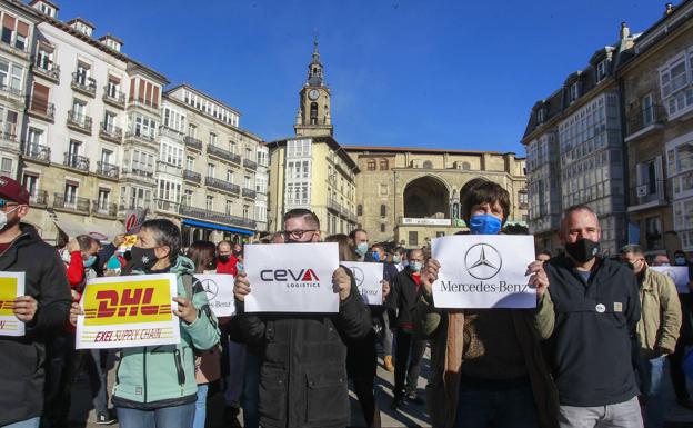 Los comités denuncian despidos del 15% del personal en proveedores de Mercedes