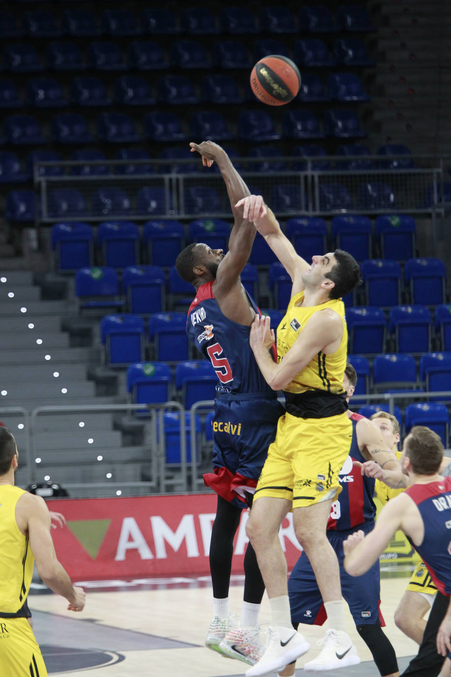 El Tenerife-Baskonia, en imágenes