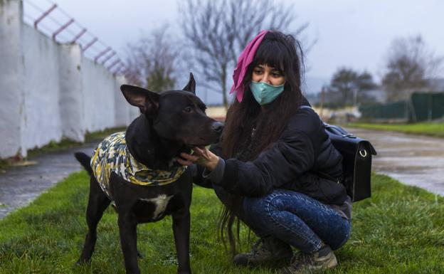 «En la perrera hay animales que van a pasar su sexto invierno a la intemperie»