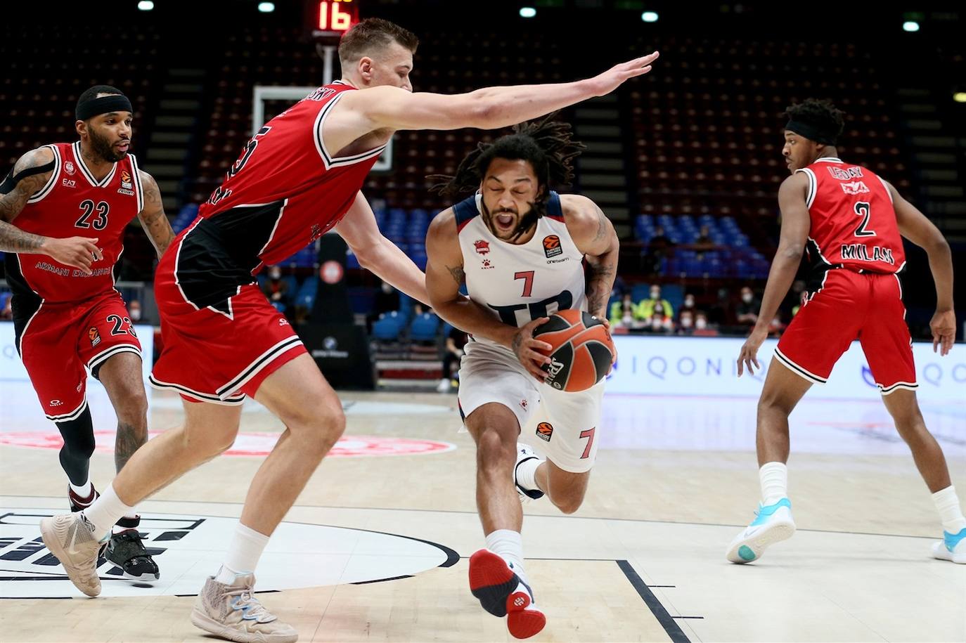 Las mejores imágenes del Armani Milán - TD Systems Baskonia