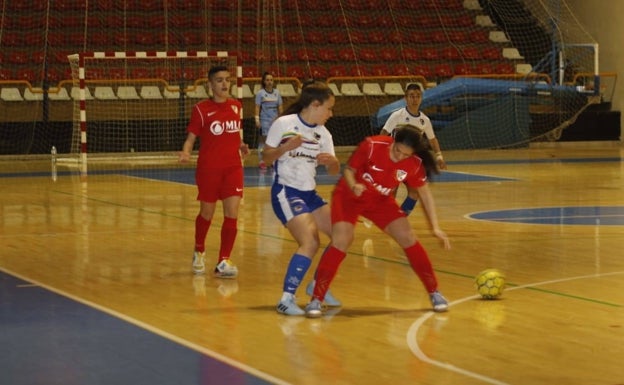 Un partido de fútbol sala femenino termina con siete expulsados e intento de agresión al árbitro con una silla