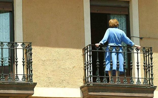 El año de los balcones, Europa y la vacuna