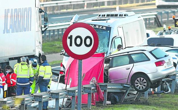 Las muertes por accidente de tráfico caen a la mitad con la cifra más baja desde 2014