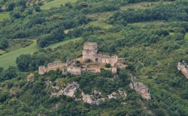 Cascadas y castillos de Álava