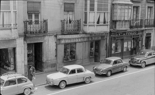 'La Espejera', un mundo de fantasía en la calle San Antonio