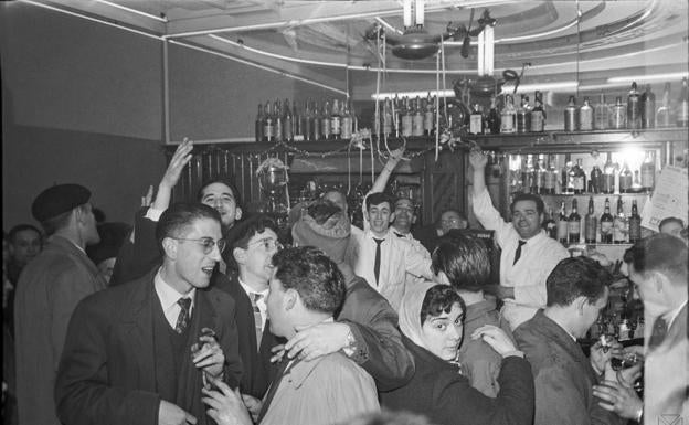 De cotillón en la cafetería Casablanca hace 60 años