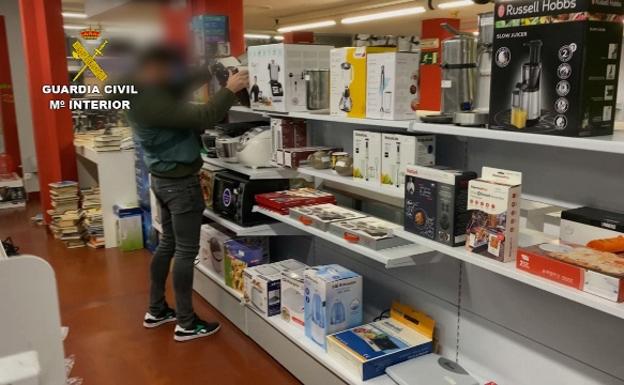 18 detenidos en Bizkaia por más de cien 'estafas nigerianas' a vendedores en Internet