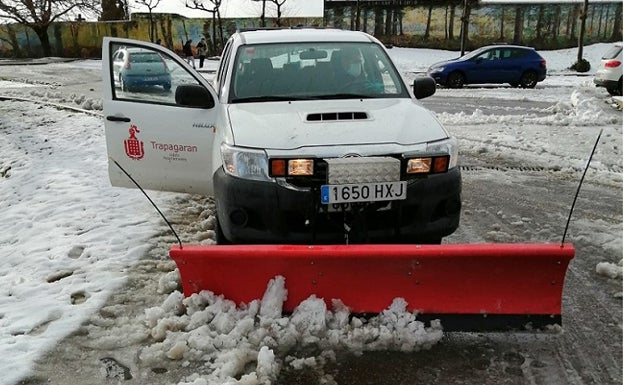 Trapagaran cierra el paso de vehículos privados a La Arboleda mientras exista riesgo de nevadas