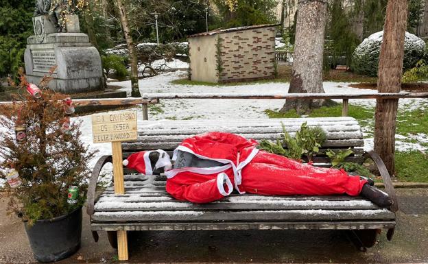 Un Papá Noel en recuerdo de 'El Cántabro', el indigente más querido de Vitoria