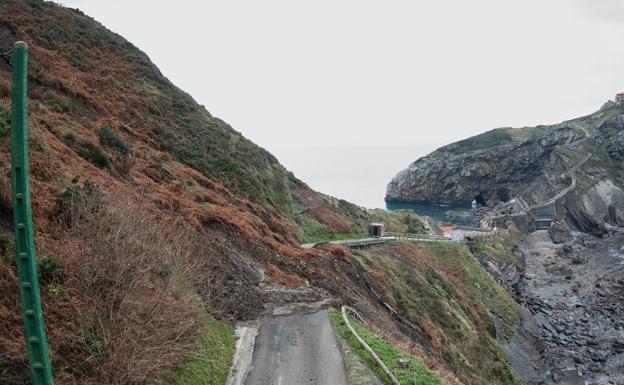 Cerrado el acceso a San Juan de Gaztelugatxe tras un desprendimiento de grandes dimensiones