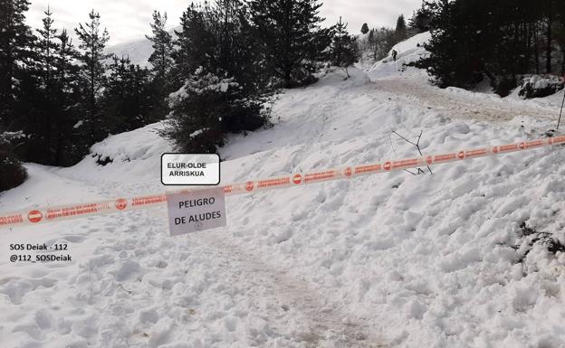 Riesgo de avalancha de nieve en la ladera del Ganekogorta