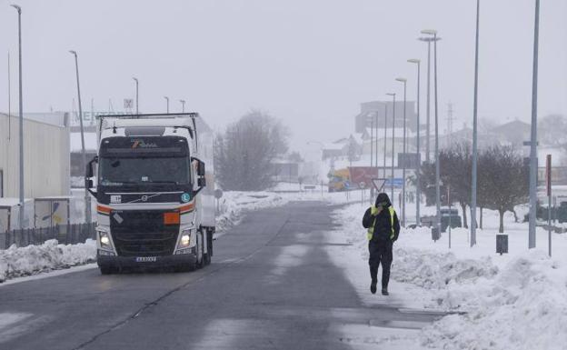 Solo Orduña está cerrado por la nieve, que deja paso a heladas