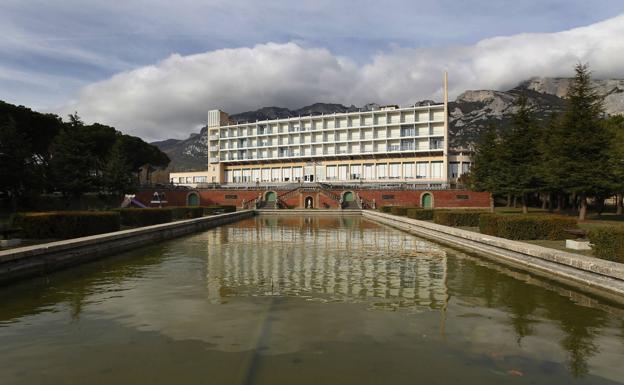 La visita de un positivo con Covid a un familiar deja al menos tres positivos en el hospital de Leza