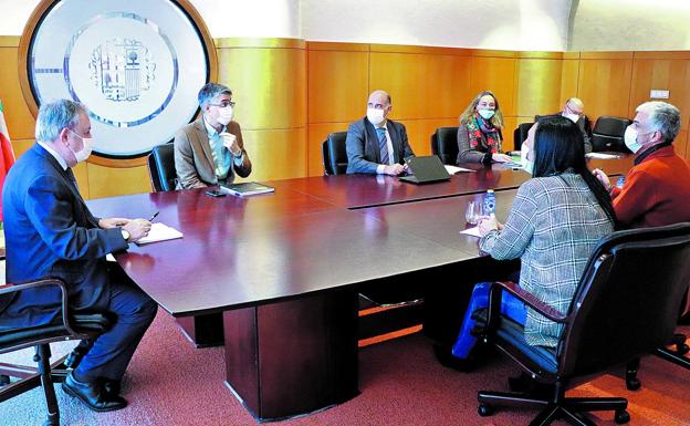 Las peticiones ajenas al Presupuesto alejan aún más a Gobierno y oposición