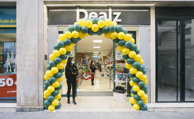 Dealz abrirá el martes su tienda de Dato y prepara otro establecimiento en Gorbea