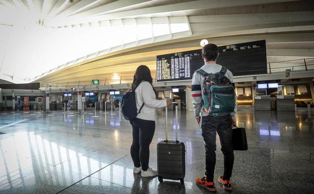 La pandemia hunde el tráfico en el aeropuerto de Loiu al nivel de 1995