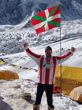 La expedición de Txikon celebra el triunfo del Athletic