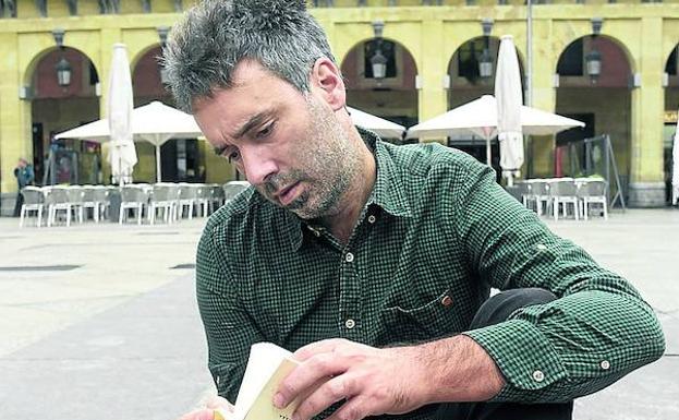 «Sasoi arraro hauetan, haikuak pilula modukoak dira, sakonera handiko irlak»