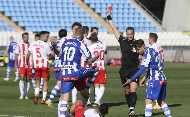 La roja de Pina, séptima de la temporada, descabeza al Alavés